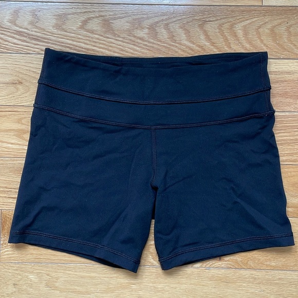 Lululemon Wunder Under Shorts - Picture 1 of 7